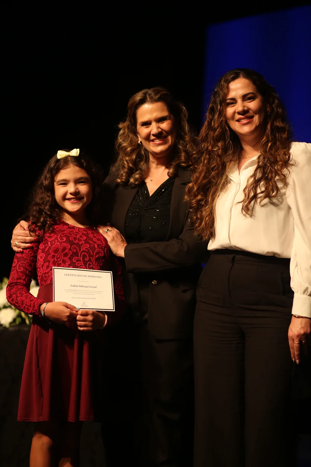 Aluna fundadora recebe homenagem ao lado de educadoras